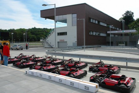 Závody motokár a závodních šlapadel v Greyhound Park Motol